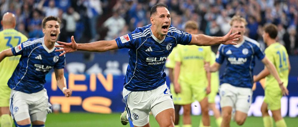 Starke Schalker bejubeln einen perfekten Saisonstart.