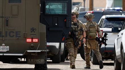 Einsatzkräfte nach den Schüssen in Anaconda im US-Bundesstaat Montana.
