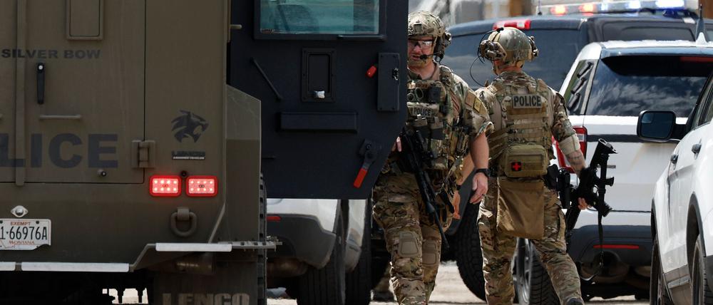 Einsatzkräfte nach den Schüssen in Anaconda im US-Bundesstaat Montana.