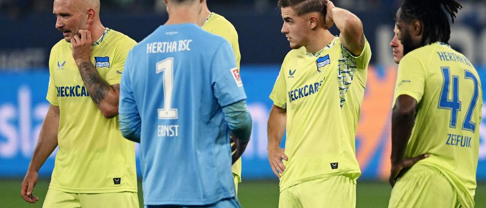 Herthas Profis waren nach dem schwachen Auftritt auf Schalke ratlos.