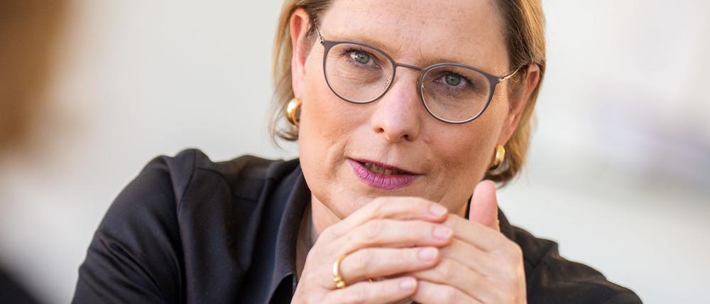 Stefanie Hubig (SPD), Bundesministerin der Justiz und für Verbraucherschutz, gibt ein Interview.