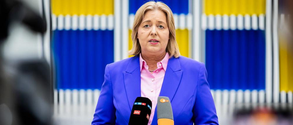 Bärbel Bas (SPD), Bundesministerin für Arbeit und Soziales, gibt ein Statement.