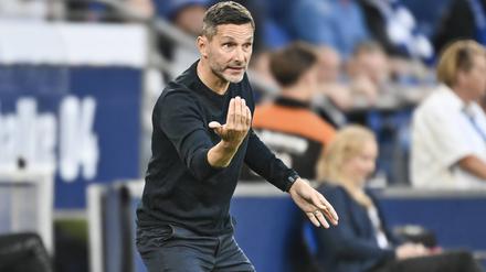 Gegen den KSC soll die Handschrift von Trainer Stefan Leitl deutlicher zu erkennen sein als beim 1:2 auf Schalke.