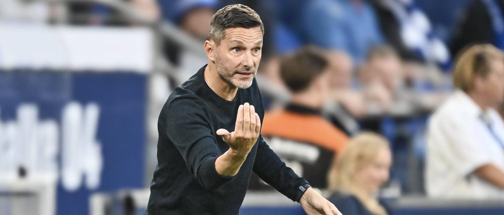 Gegen den KSC soll die Handschrift von Trainer Stefan Leitl deutlicher zu erkennen sein als beim 1:2 auf Schalke.