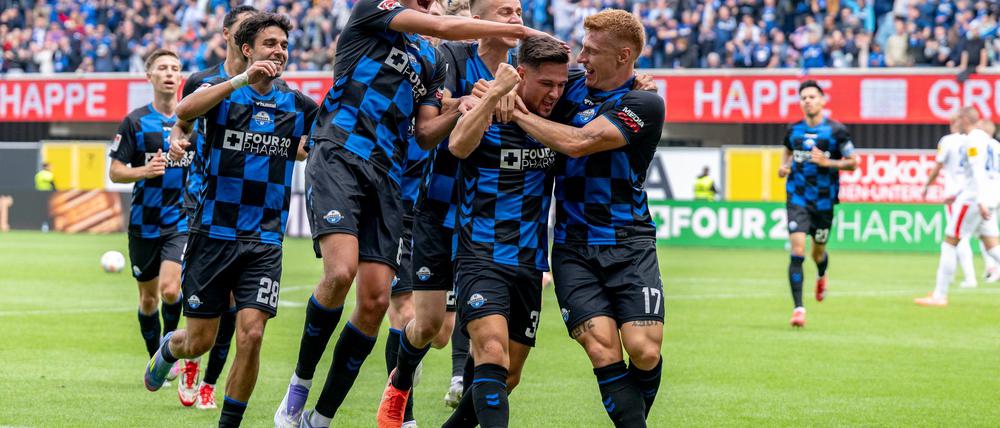 Paderborn jubelt über den ersten Treffer der neuen Saison. 