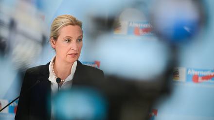 Alice Weidel, Fraktionsvorsitzende der AfD im Bundestag, während eines Statements vor den Fraktionssitzungen.