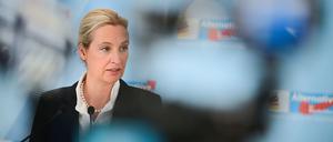 Alice Weidel, Fraktionsvorsitzende der AfD im Bundestag, während eines Statements vor den Fraktionssitzungen.