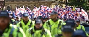 Rechtsextreme zogen am Samstag durch Manchester und London.