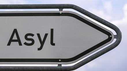 In der Migrationspolitik plant das Land Brandenburg neue Ausreise- und Übergangseinrichtungen sowie eine  Abschiebehafteinrichtung. (Symbolbild).