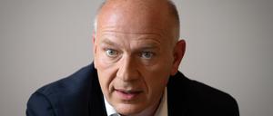 PRODUKTION - 23.07.2025, Berlin: Berlins Regierender Bürgermeister Kai Wegner (CDU), aufgenommen während eines dpa-Interviews. (zu dpa: «Wegner: «Brauchen Sichtbarkeit für queere Community»») Foto: Soeren Stache/dpa +++ dpa-Bildfunk +++