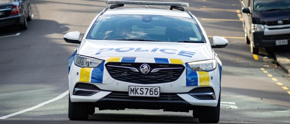 Ein Streifenwagen der Polizei ist in Auckland in Neuseeland zu sehen.