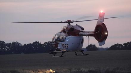 Ein Mann ist bei einem Lagerfeuer schwer verletzt worden und mit einem Rettungshubschrauber in ein Krankenhaus gekommen (Archivbild). 