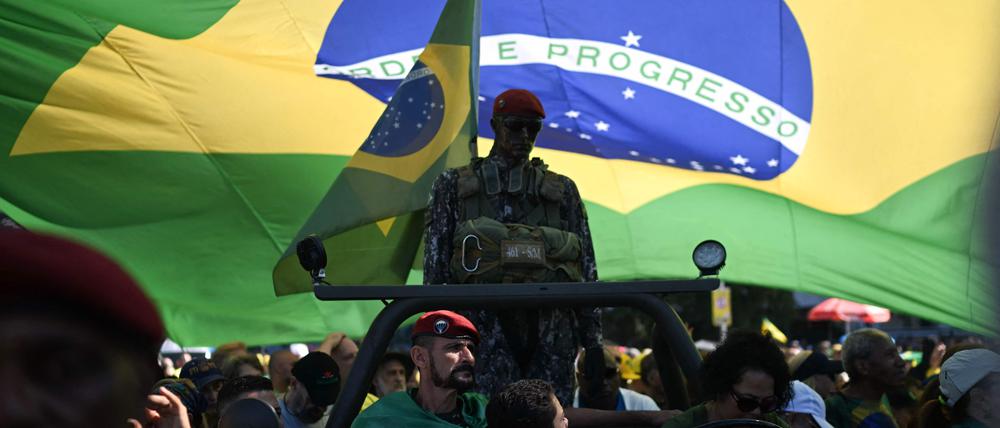 Supporters of former Brazilian President Jair Bolsonaro attend a demonstration in his favor at Copacabana Beach in Rio de Janeiro, Brazil, on August 3, 2025. (Photo by MAURO PIMENTEL / AFP)