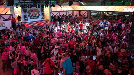 Deutsche Trinkkultur: Der Bierkönig ist im Sommer oft voll - so wie viele Gäste. (Archivbild)