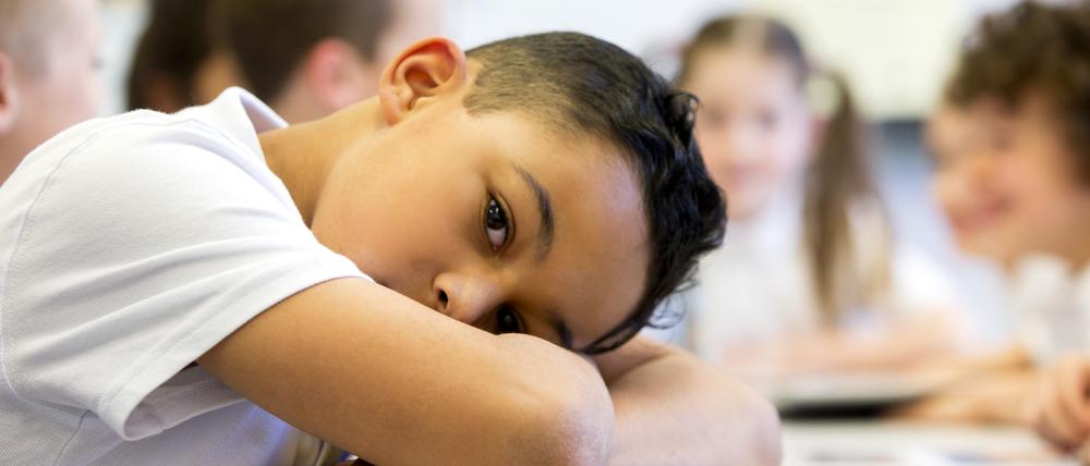 Sie brechen öfter ab, landen seltener an der Uni: Jungen sind die Verlierer im Bildungssystem.