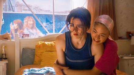 Szene aus dem Film „Drama Queens“ mit Billie Kolher (Gio Ventura, links) und Mimi Madamour (Louiza Aura)