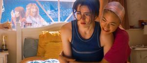 Szene aus dem Film „Drama Queens“ mit Billie Kolher (Gio Ventura, links) und Mimi Madamour (Louiza Aura)