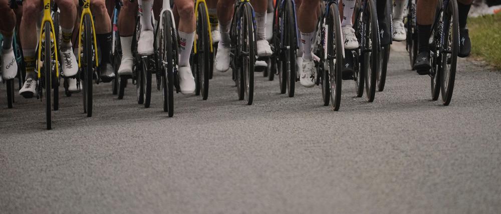Bei einem Radrennen auf Guadeloupe sind zwei Sportler ausgeschlossen worden, die eine Abkürzung gefahren sind (Symbolbild).