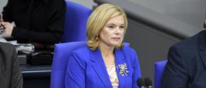 Julia Klöckner in der 11. Sitzung des 21. Deutschen Bundestages.