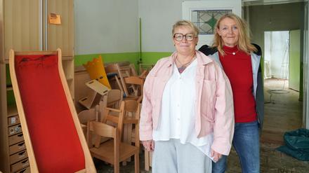 Die Kita „Kulturküken“ in Berlin-Charlottenburg wurde durch einen Brand schwer beschädigt. Die Leiterinnen Kerstin Klostermann (links) und Ute Kunert hoffen nun auf Spenden.