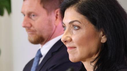 Bundesministerin für Wirtschaft, Katherina Reiche, mit Sachsens Ministerpräsident Michael Kretschmer (beide CDU) zu Besuch bei Infinion.