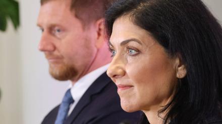 Bundesministerin für Wirtschaft, Katherina Reiche, mit Sachsens Ministerpräsident Michael Kretschmer (beide CDU) zu Besuch bei Infinion.