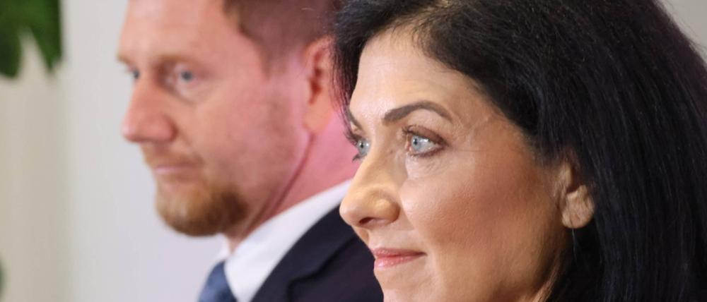 Bundesministerin für Wirtschaft, Katherina Reiche, mit Sachsens Ministerpräsident Michael Kretschmer (beide CDU) zu Besuch bei Infinion.