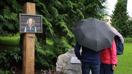 Im Partenkirchener Kurpark wurde schon ein temporärer Gedenkort eingerichtet.