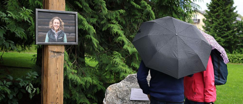 Im Partenkirchener Kurpark wurde schon ein temporärer Gedenkort eingerichtet.