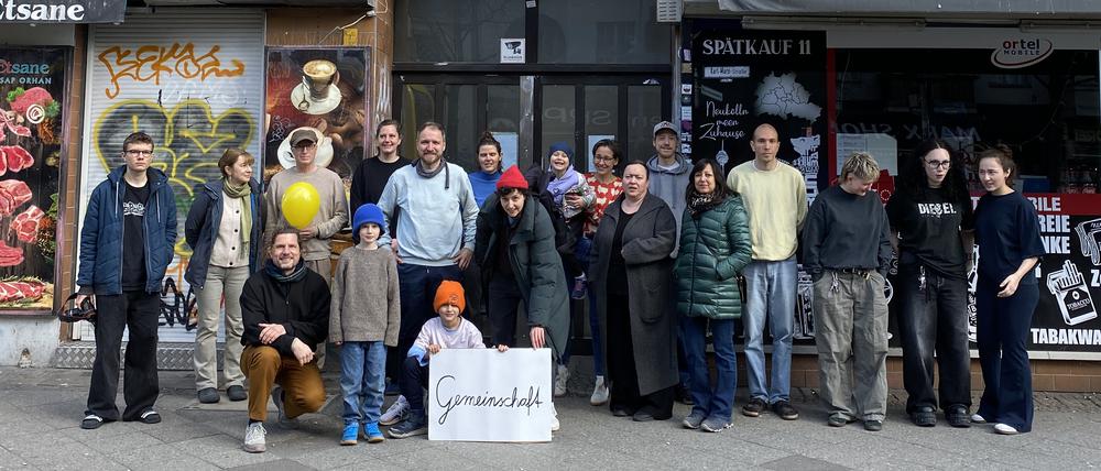 Mieter:innen des Hauses in der Karl-Marx-Straße 11 in Neukölln