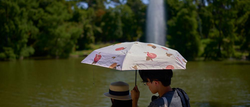 Trotz der Hitze mit Temperaturen von bis zu 39 Grad zog es viele Madrilenen und Touristen auf die Straßen der Hauptstadt.