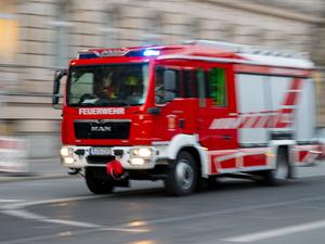 Wegen eines Hausbrandes wurde die Feuerwehr nach Teltow gerufen (Symbolbild).
