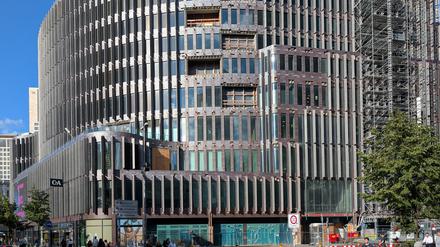 Das Ku'damm Eck in Berlin wird umgebaut.