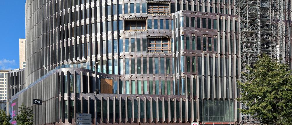 Das Ku'damm Eck in Berlin wird umgebaut.