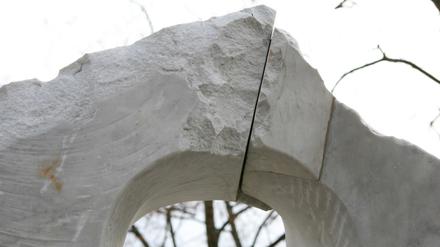 Das „Denkmal für den unbekannten Deserteur“ am Platz der Einheit.