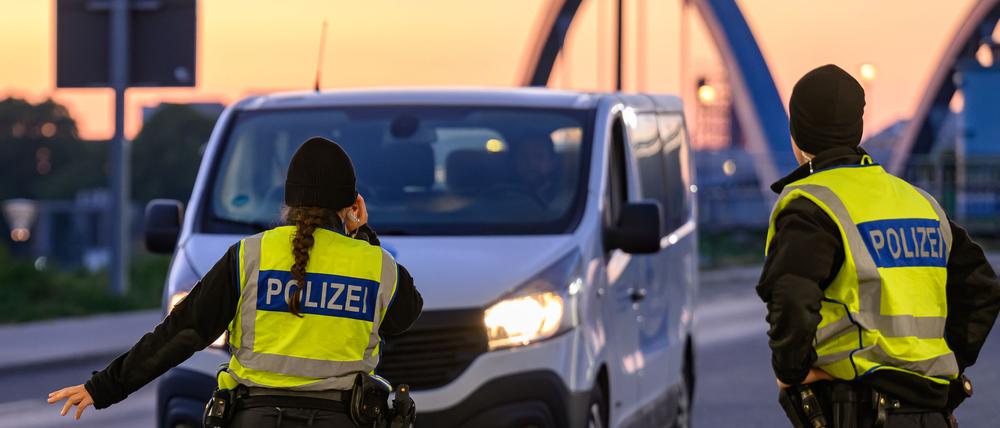  Die Bundespolizeidirektion Berlin hat Polizeiinspektionen in in Angermünde, Frankfurt (Oder) und Forst.(Archivbild)