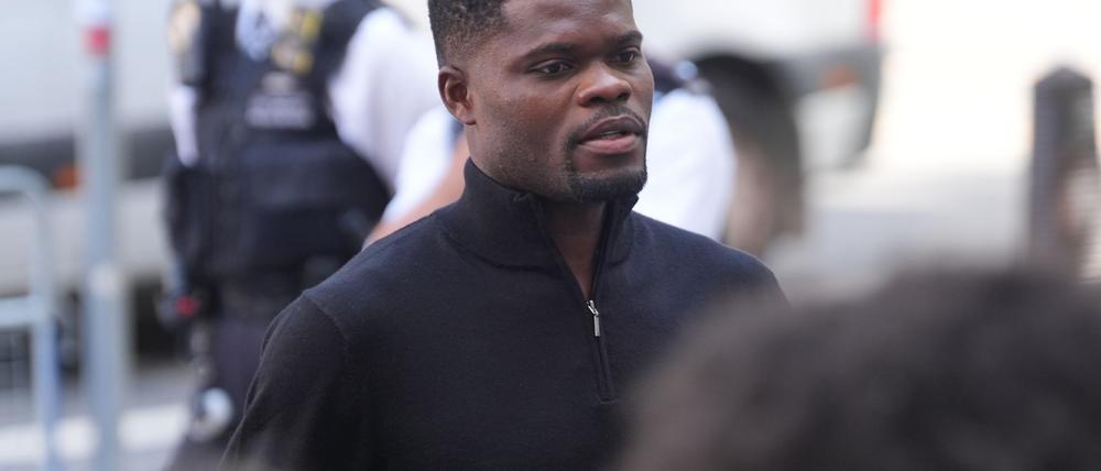 Thomas Partey wird vor Gericht der Vergewaltigung in fünf Fällen beschuldigt.