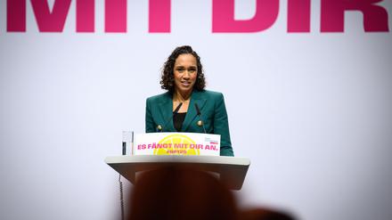 FDP-Generalsekretärin Nicole Büttner will beim Erarbeiten eines neuen Grundsatzprogrammes für die Liberalen auch KI nutzen. (Archivbild)