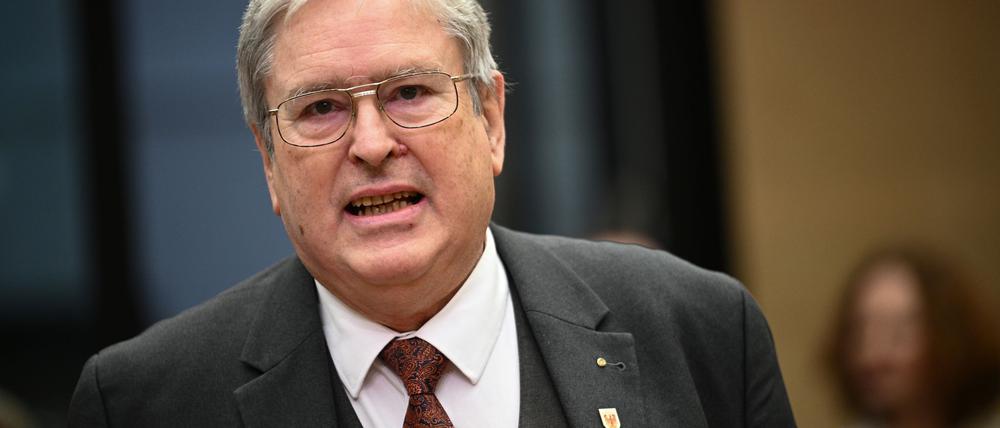 Brandenburgs Ex-Wirtschaftsminister Steinbach will eine Beratertätigkeit bei einer Anwaltskanzlei aufnehmen. Es wird geprüft, ob Interessenkonflikte bestehen. (Archivbild)