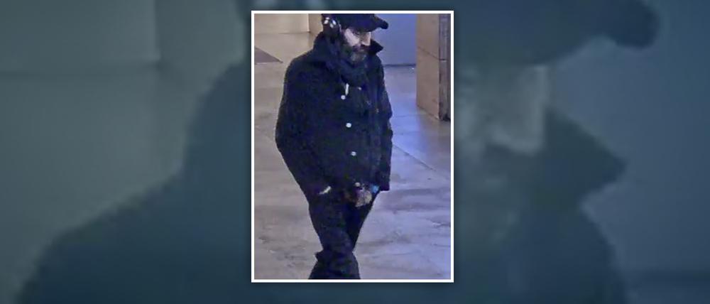 Nach einem Überfall auf eine Wechselstube am Alexanderplatz wird dieser Mann gesucht.