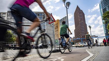 Der Radwege-Ausbau kommt in Berlin nur schleppend voran. An einigen Stellen wird es dennoch neue Strecken geben.