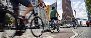 Der Radwege-Ausbau kommt in Berlin nur schleppend voran. An einigen Stellen wird es dennoch neue Strecken geben.