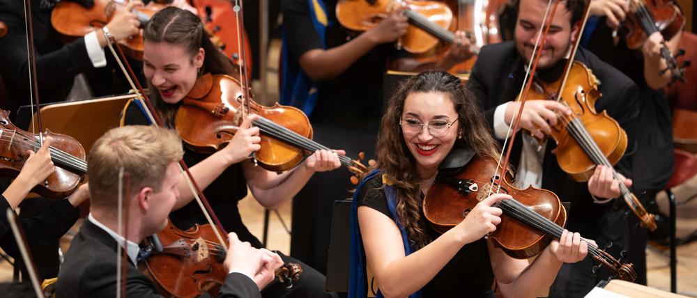 Glückliche Gesichter: Das European Union Youth Orchestra im Berliner Konzerthaus.