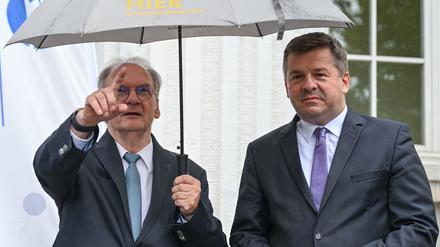 Ministerpräsident Reiner Haseloff und sein Wirtschaftsminister Sven Schulze. Wer von beiden tritt in Sachsen-Anhalt für die CDU an?