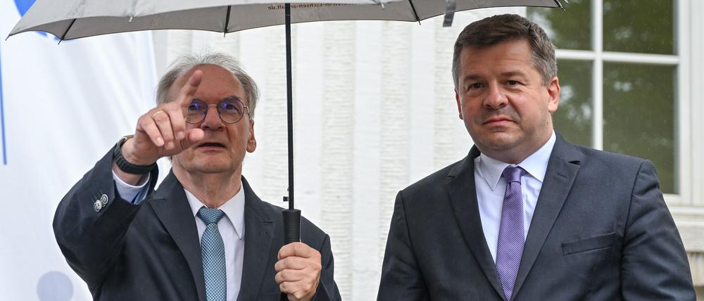 Ministerpräsident Reiner Haseloff und sein Wirtschaftsminister Sven Schulze. Wer von beiden tritt in Sachsen-Anhalt für die CDU an?