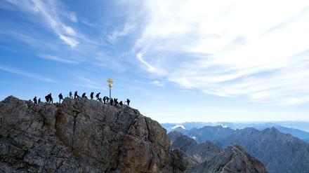 Die Zugspitze ist ein beliebtes Ziel in den Bergen. Aber der Weg dorthin birgt Risiken.