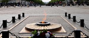 Ewige Flamme auf dem Grabmal des unbekannten Soldaten in Paris.