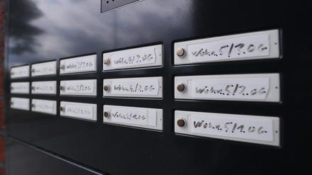 Klingelschild an einer Wohnanlage in Potsdam