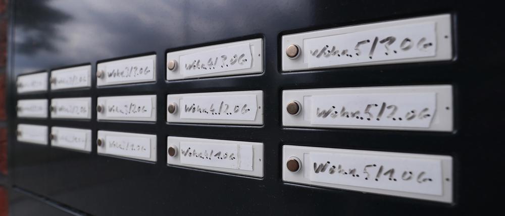 Klingelschild an einer Wohnanlage in Potsdam