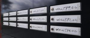 Klingelschild an einer Wohnanlage in Potsdam
